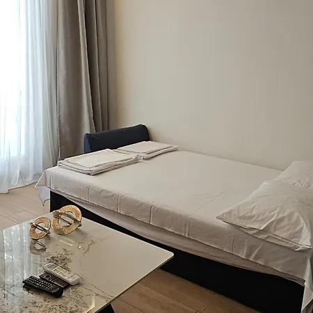 S & E Luxury Residences