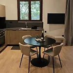 S & E Luxury Residences